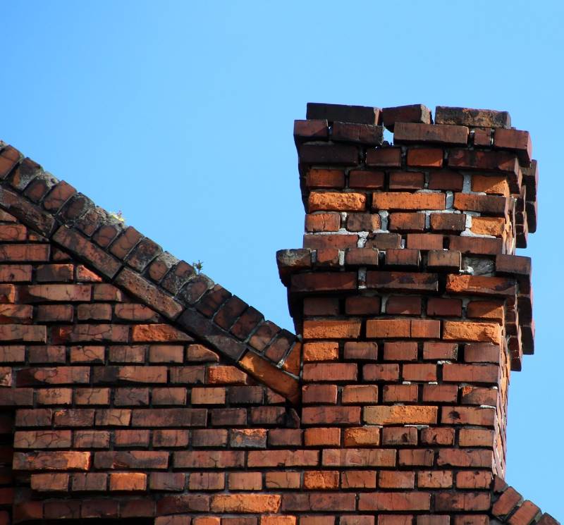 Damaged chimney on an Largo home showing cracks and missing mortar
